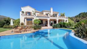 Idyllic 4 bedroom luxury villa with stunning sea views in El Madroñal - Benahavis