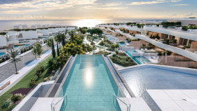 Exclusiva promoción de obra nueva en primera línea de playa de áticos de 3-4 dormitorios con vistas al mar en Marbella Este