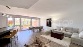 Buy apartment with 3 bedrooms in Paseo del Mar