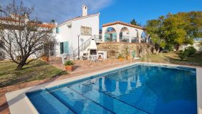 Villa for sale in Puerto Romano, Estepona Est