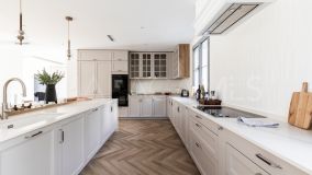 Villa for sale in Los Arqueros, Benahavis