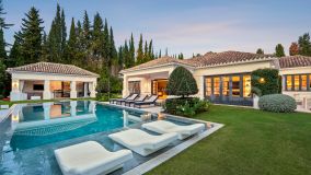 Villa for sale in La Cerquilla, Nueva Andalucia