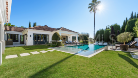 Villa for sale in La Cerquilla, Nueva Andalucia