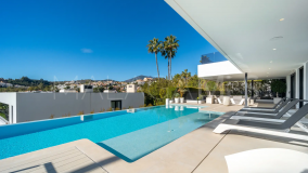 Villa for sale in Andalucia Alta, Nueva Andalucia