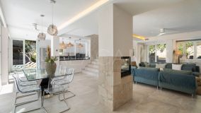 Villa for sale in El Rosario, Marbella East