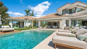 Villa for sale in El Herrojo, Benahavis