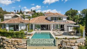 Villa for sale in El Herrojo, Benahavis