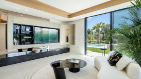 Villa for sale in Rio Real, Marbella Est