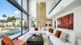 Villa for sale in Rio Real, Marbella Est
