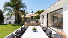 Villa for sale in Altos del Paraiso, Benahavis