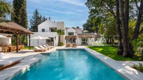 Villa for sale in Las Brisas, Nueva Andalucia