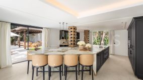 Villa for sale in Las Brisas, Nueva Andalucia