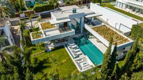 Villa for sale in Las Brisas, Nueva Andalucia