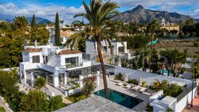 Villa for sale in Nueva Andalucia, Marbella