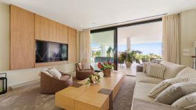 Villa for sale in Los Naranjos, Nueva Andalucia