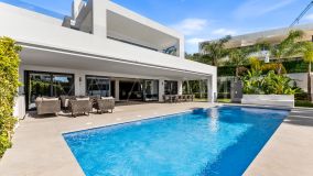 Villa for sale in Los Olivos, Nueva Andalucia