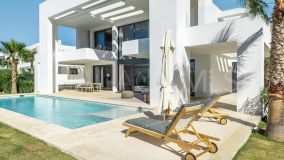 Villa for sale in El Paraiso, Estepona Est