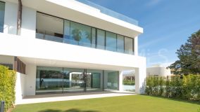 Villa Pareada en venta en Nueva Andalucia, Marbella