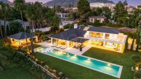 Villa for sale in Las Brisas, Nueva Andalucia