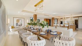 Villa for sale in Los Naranjos, Nueva Andalucia