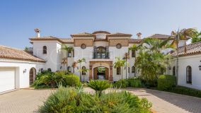 Villa Paraiso de estilo andaluz con impresionantes vistas al mar en venta en Paraiso Alto, Benahavís