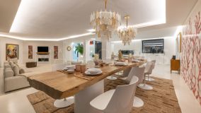 Villa for sale in Parcelas del Golf, Nueva Andalucia
