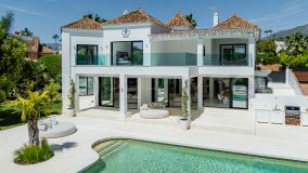 Perfectly renovated villa for sale in the gated community in Parcelas Del Golf, Nueva Andalucia, Marbella