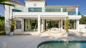 Villa for sale in Parcelas del Golf, Nueva Andalucia