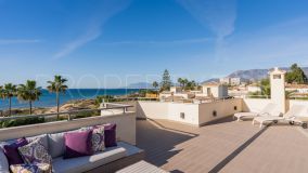 Comprar villa de 5 dormitorios en Marbella Este
