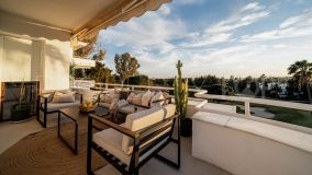 Modern penthouse for sale with sea, mountain and golf views in Nueva Andalucia, Marbella