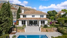 Fronline golf luxurious villa for sale in La Quinta Golf, Benahavis