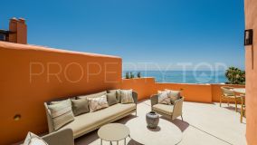 Ático dúplex en primera línea de playa en venta en La Morera, Marbella