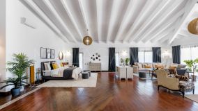 Villa for sale in Marbella - Puerto Banus
