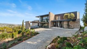 Villa for sale in El Herrojo, Benahavis