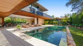 Villa for sale in Parcelas del Golf, Nueva Andalucia