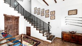 Buy Guadalmina Alta villa with 5 bedrooms
