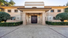 Buy villa in Guadalmina Baja