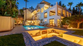 Villa for sale in Nueva Andalucia, Marbella