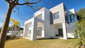 Modern and private villa with mountain views located in Benahavís