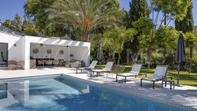 Villa for sale in El Paraiso, Estepona East