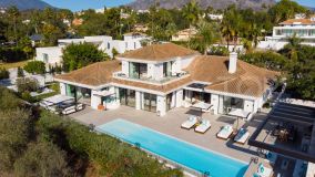 Contemporary Villa overlooking Las Brisas Golf course in Nueva Andalucía