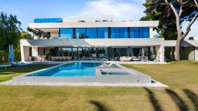 Villa for sale in Los Monteros Playa, Marbella Öst