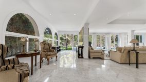 Villa en venta con 5 dormitorios en Los Monteros