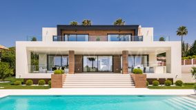 Villa for sale in Los Naranjos Golf, Nueva Andalucia