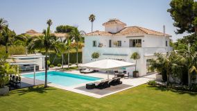 Villa for sale in Benamara, Estepona Est
