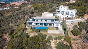 Buy villa in Los Altos de los Monteros with 5 bedrooms