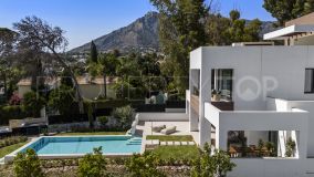 For sale villa with 4 bedrooms in Marbella Golden Mile