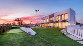 Villa for sale in El Saladillo, Estepona Est