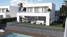 Villa moderna a estrenar cerca de la playa en Puerto de la Duquesa, Manilva