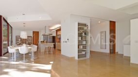 Villa for sale in Los Naranjos, Nueva Andalucia